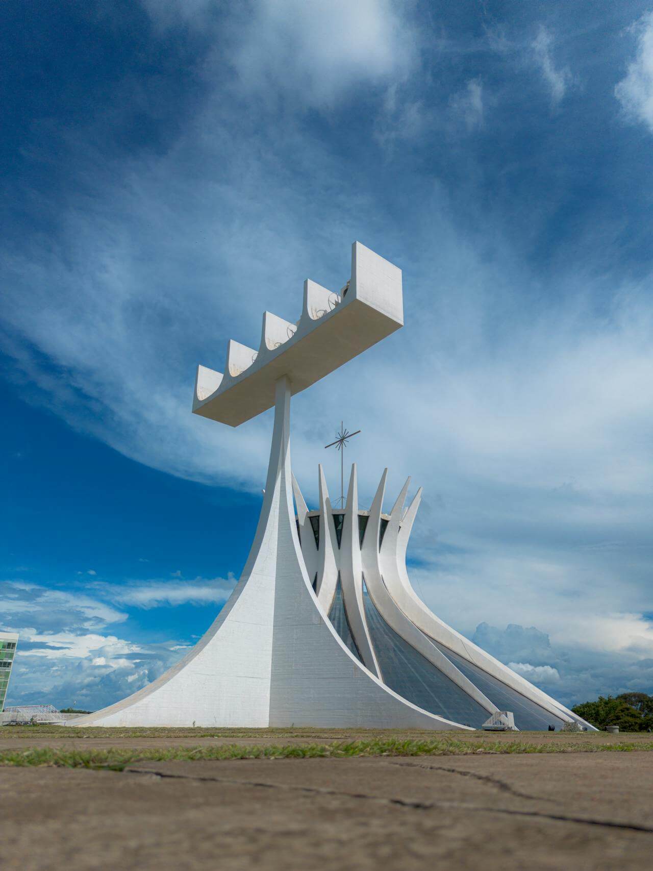 where to see Oscar Niemeyer architecture