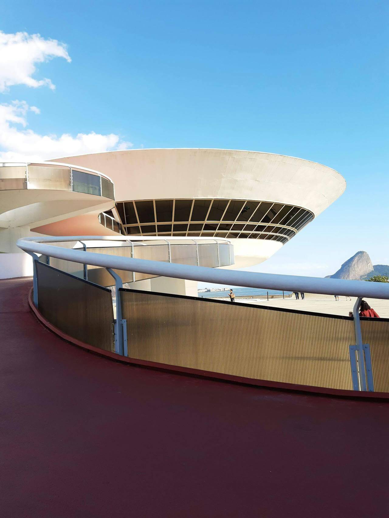 where to see Oscar Niemeyer architecture