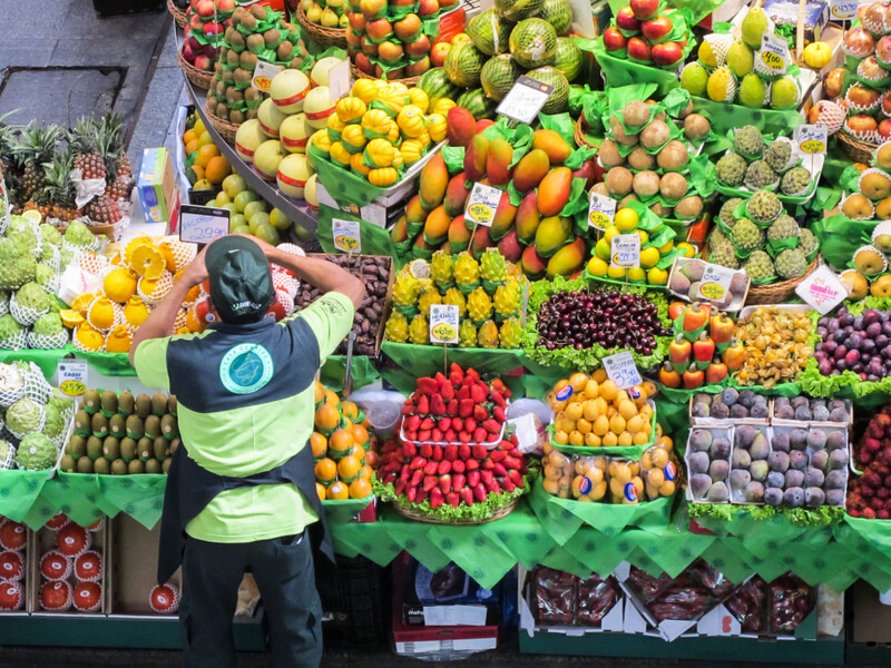 A Guide to the Fruit in Brazil: Types of Tropical Fruit