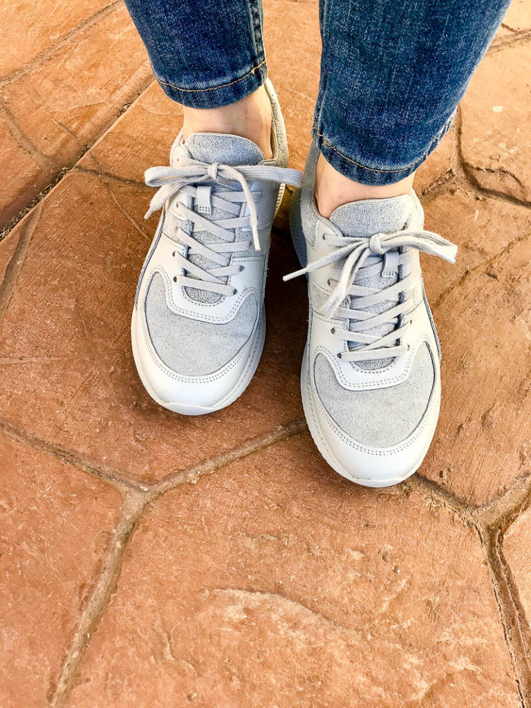 everlane white sneakers