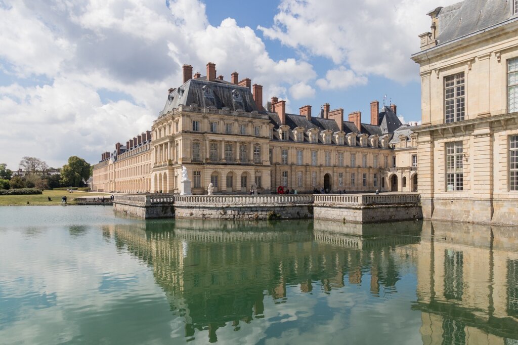 visit Fontainebleau alternative to Versailles 