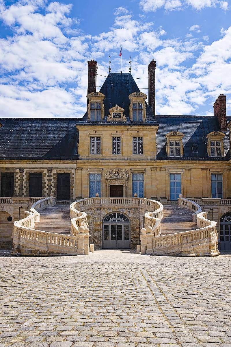 visit Fontainebleau Palace instead of Versailles